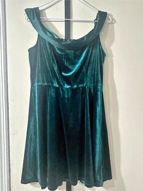 Trixxi Velvet Mini Dress in Emerald Green